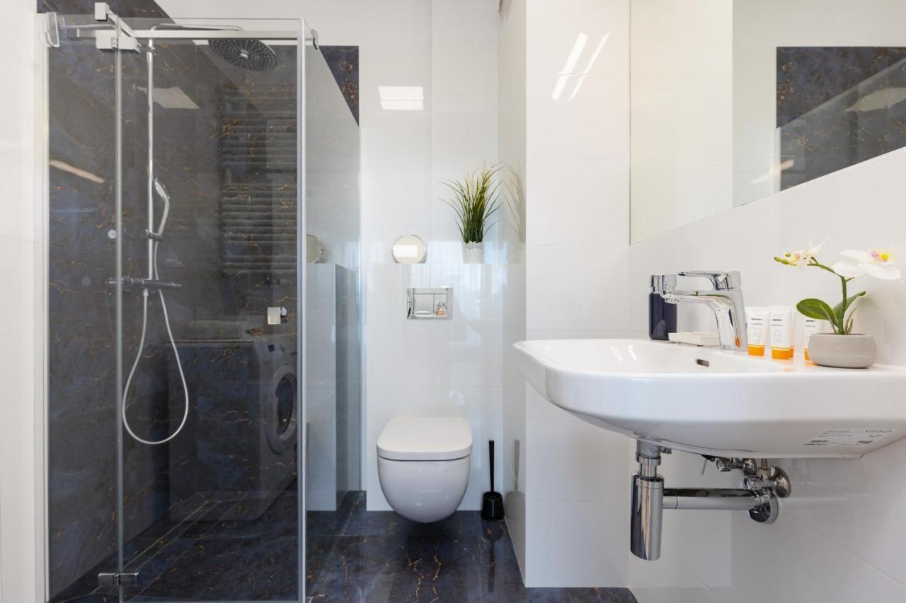 Warszawa Srodmiescie Bonifraterska Apartments By Noclegi Renters Eksteriør bilde